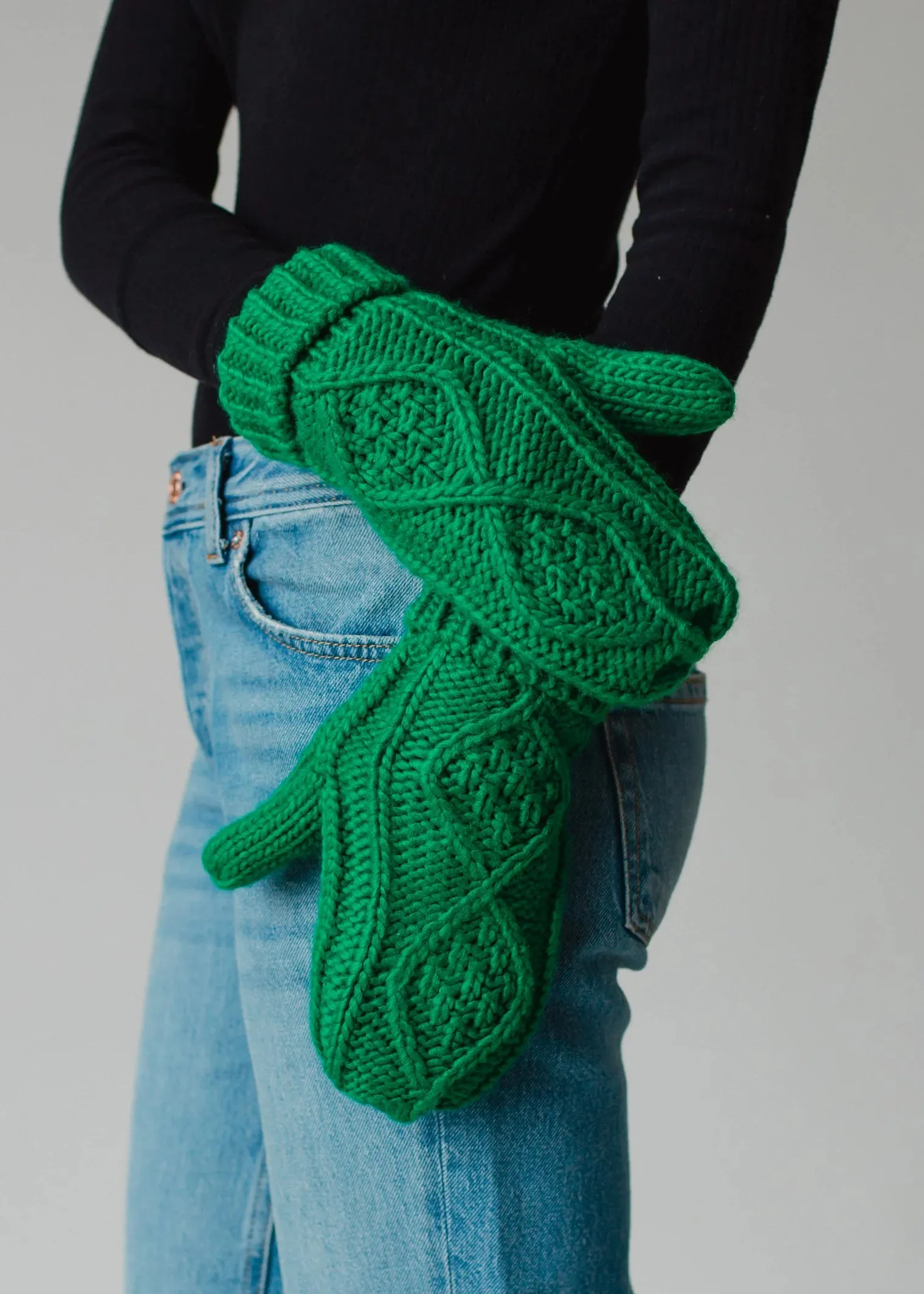 Cable Knit Mittens Green