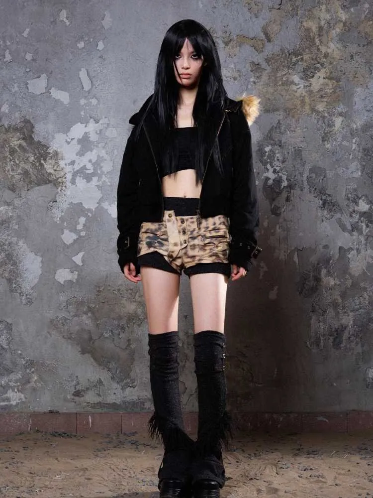 Low waist shorts and punk leg warmers【s0000010046】