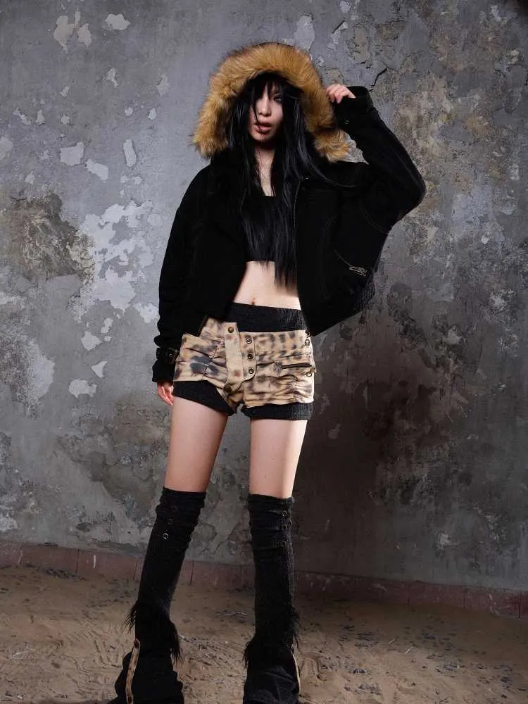 Low waist shorts and punk leg warmers【s0000010046】