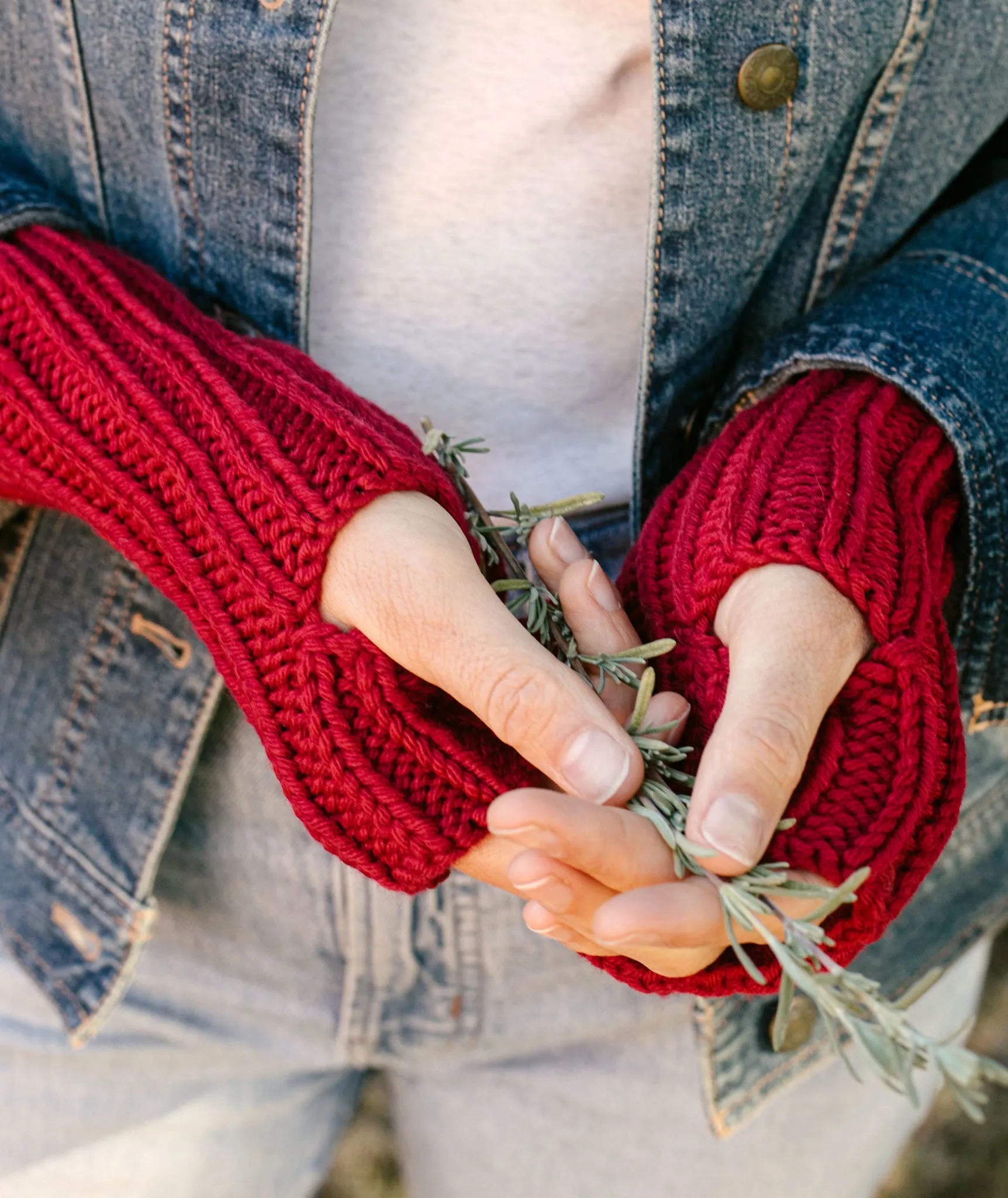 Reversible Knitting Mitts Using Brooklyn Tweed Arbor Lodge